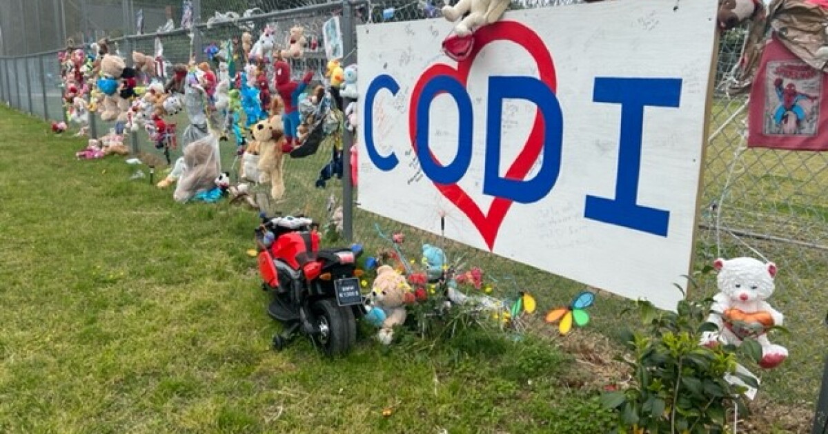 Items on Codi Bigsby fence memorial to be removed by City of Hampton - Vimarsana News