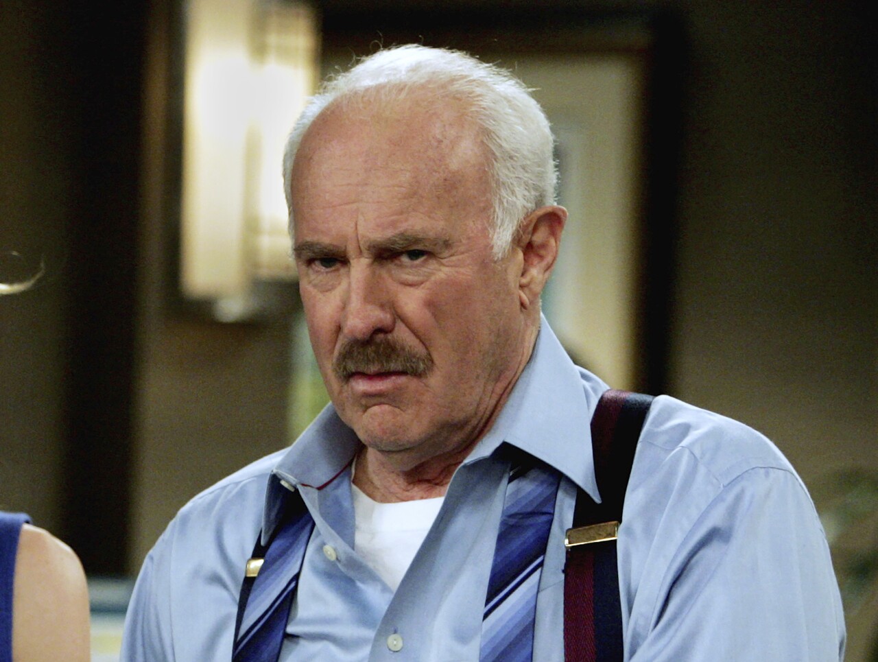 Dabney Coleman on set of 'Courting Alex' in 2006