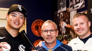 Brewers fan trades milestone home run ball for signed White Sox bat