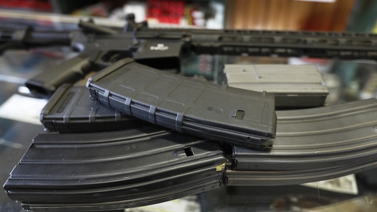 Gun control debate: Trump to meet with key lawmakers Wednesday