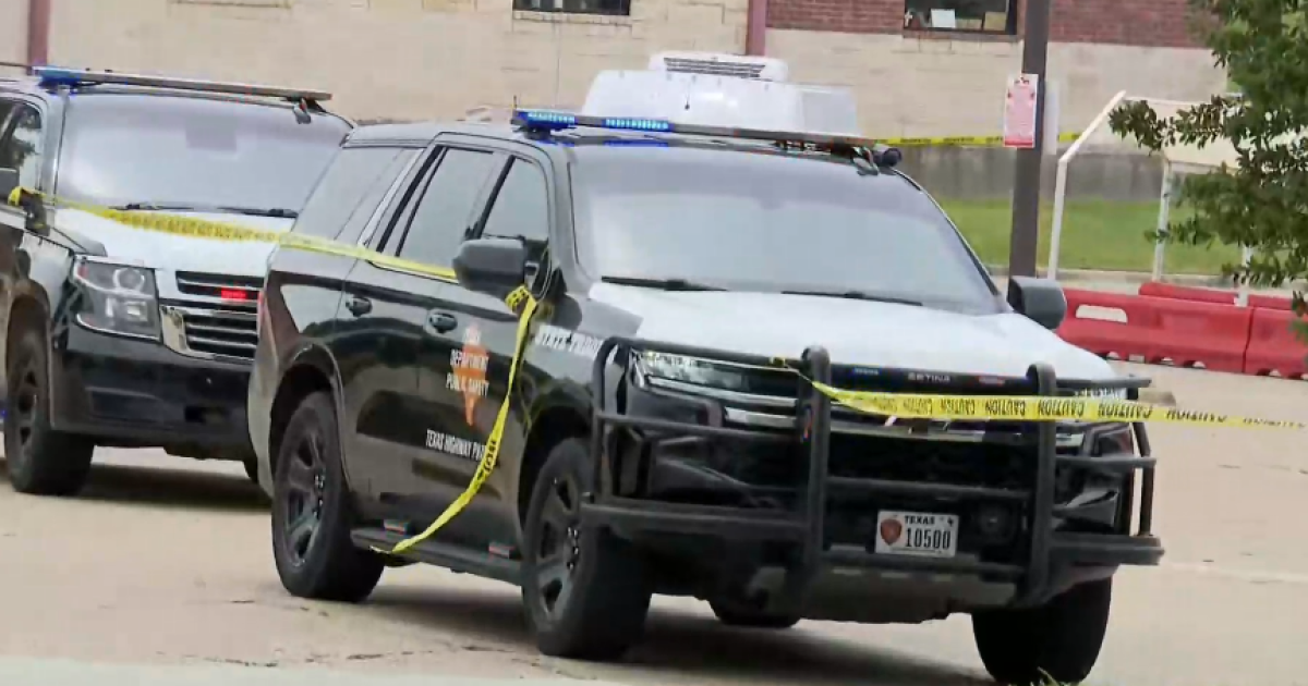 2 killed and 3 injured in shootings near a shopping mall north of Dallas