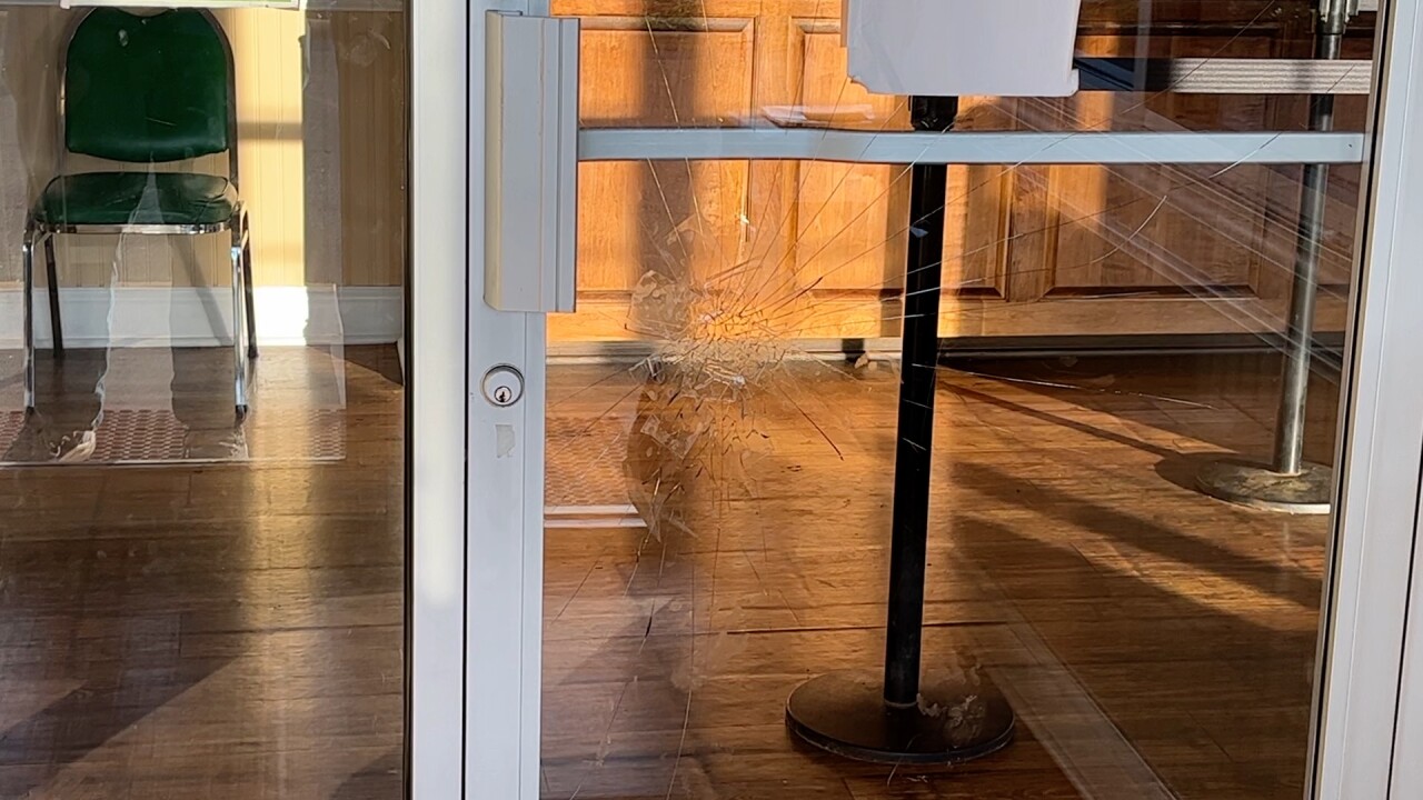 fast wok broken glass.jpg