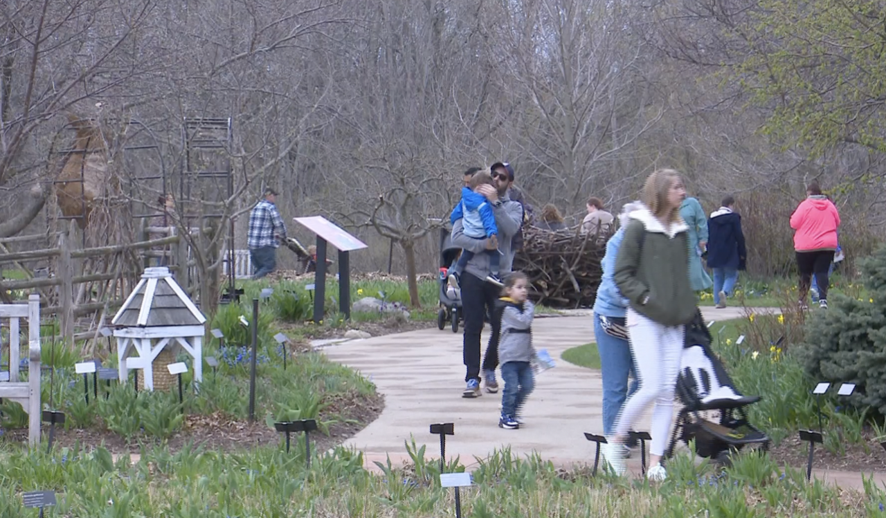 Honoring Mom: Families celebrate Mother's Day at the Green Bay Botanical Gardens