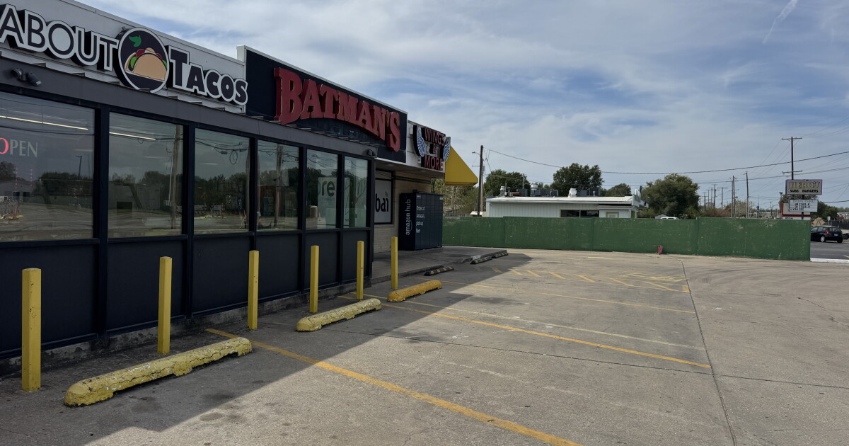 'Usually I'm packed': Construction near Pine and Mingo hurting small businesses