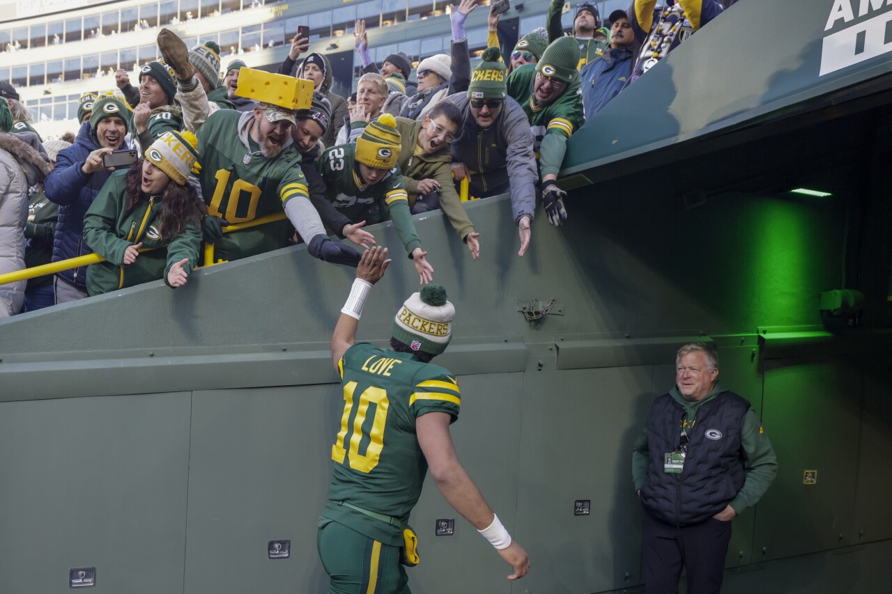 Chargers Packers Football