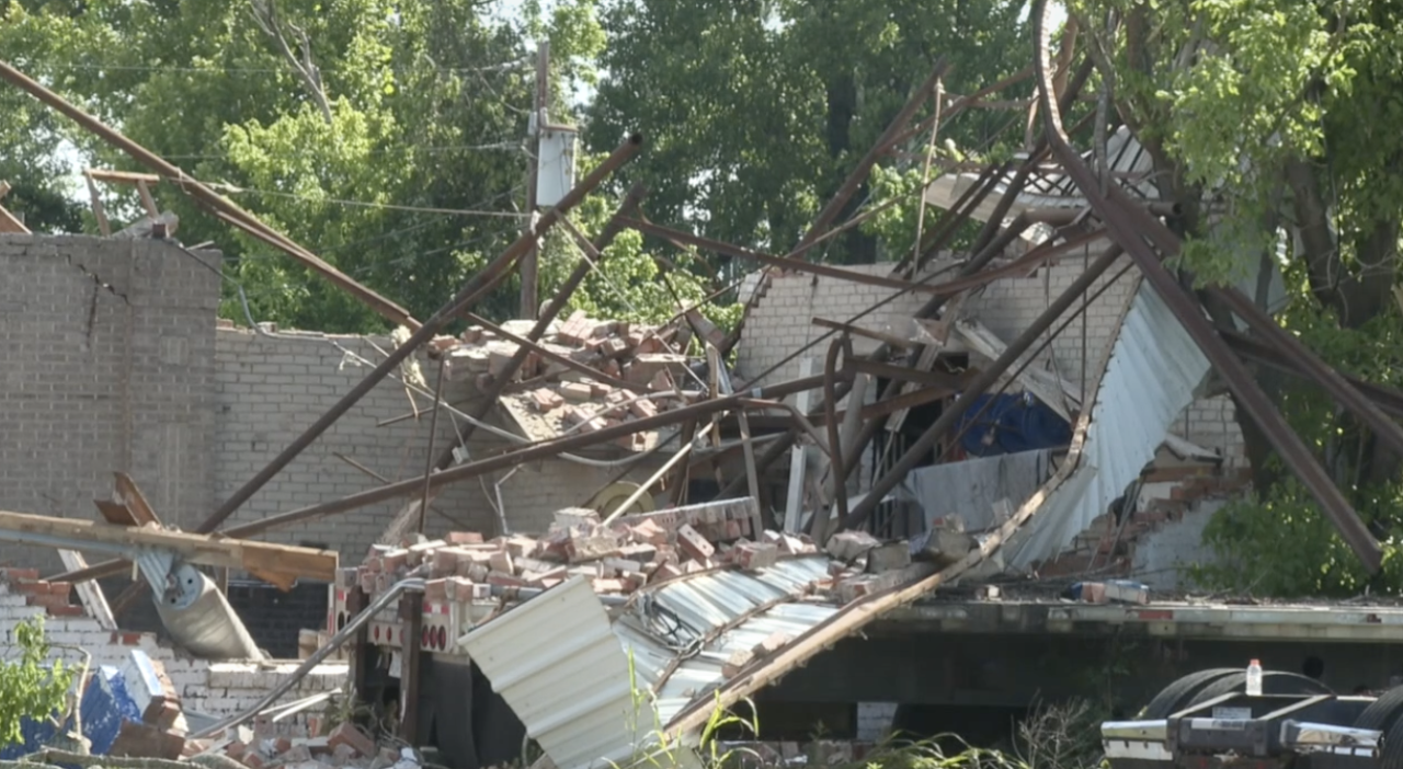 'Just roll with the punches': Neighbors in Jewett face long recovery after severe weather strikes