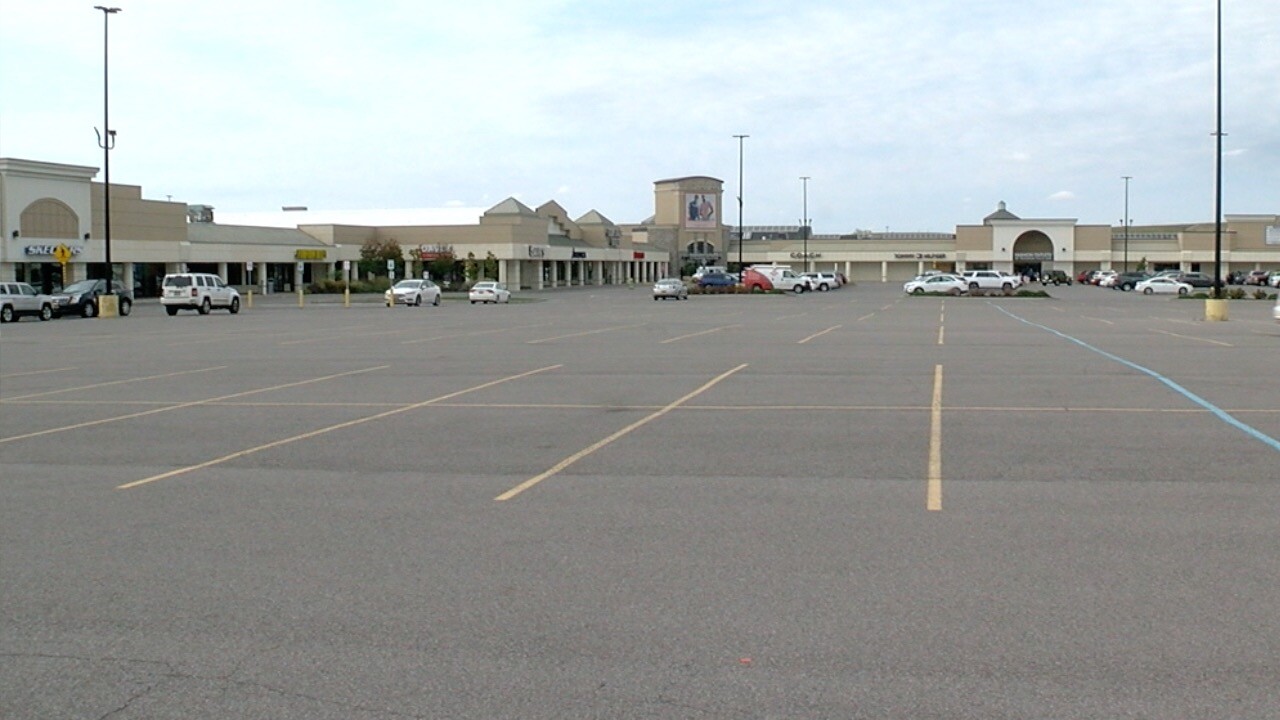 1006 ED REILLY STANDUP TEZ SHOPPERS.jpg