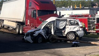 Alpine Ave Semi vs vehicle