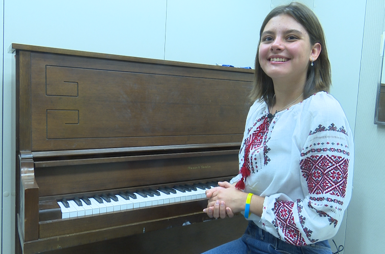 'I just want to speak with my mother': UW-Green Bay exchange student is waiting to hear from her family in Ukraine