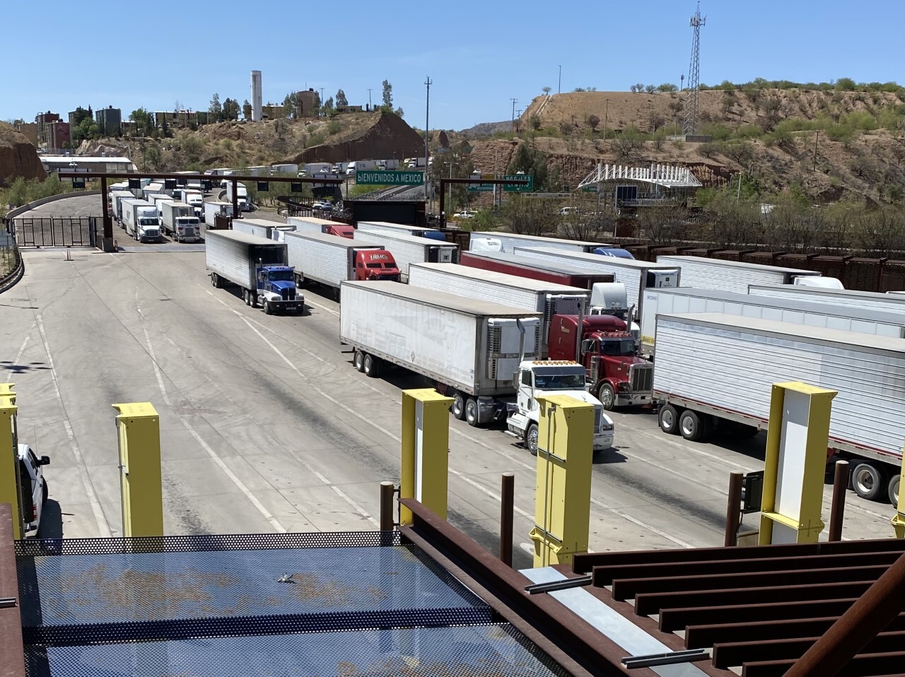 Trucks entering Mariposa Port
