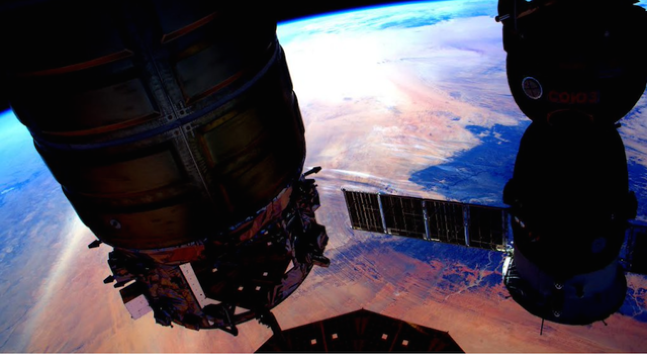 35 great photos from Scott Kelly's year in space