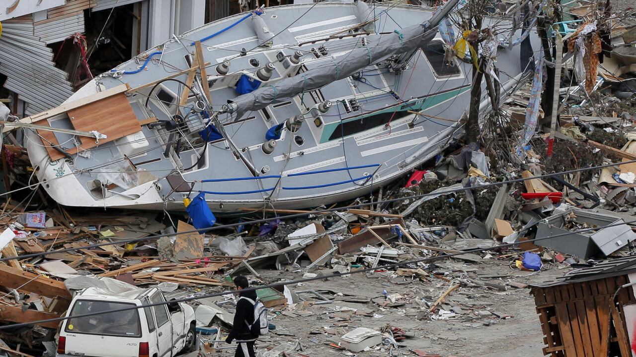 Pacific-Tsunami-Earthquakes-Glance