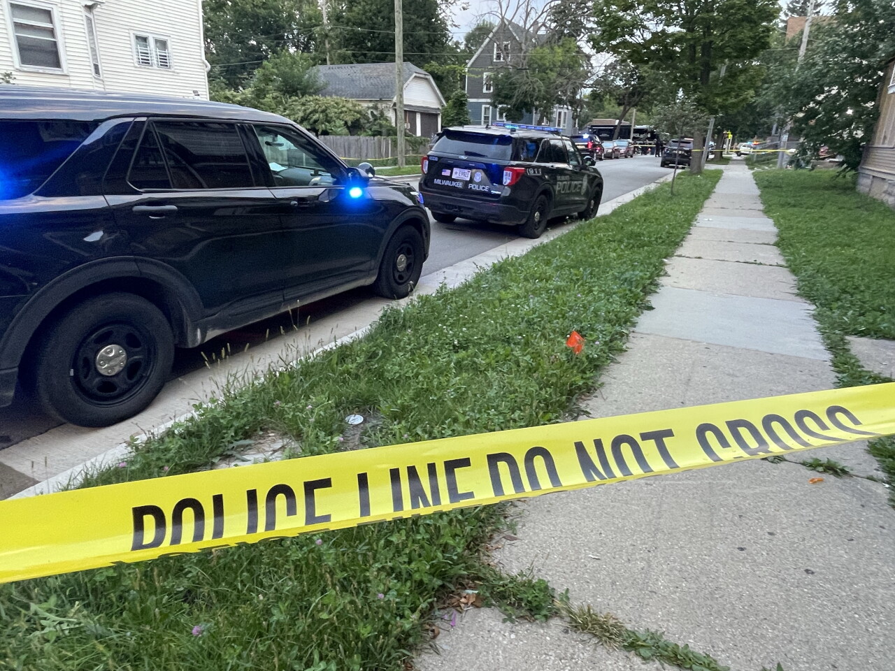 Milwaukee police ask public to avoid area near 37th and Wright streets