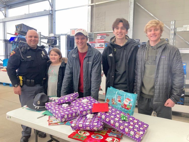 Shop With A Cop: Bringing holiday cheer to Brown County children