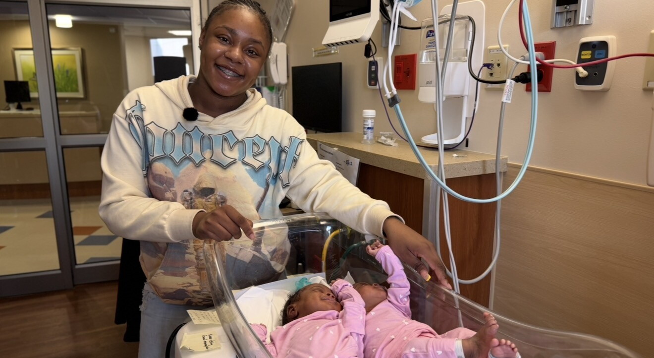 Emahriyah Jackson with twin daughters 