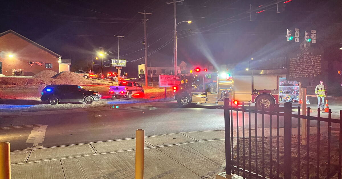 Crash shuts down part of US 150 in Perryville - Vimarsana News
