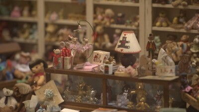 'It's a form of art' | National miniature art convention returns to Cincinnati after 35 years