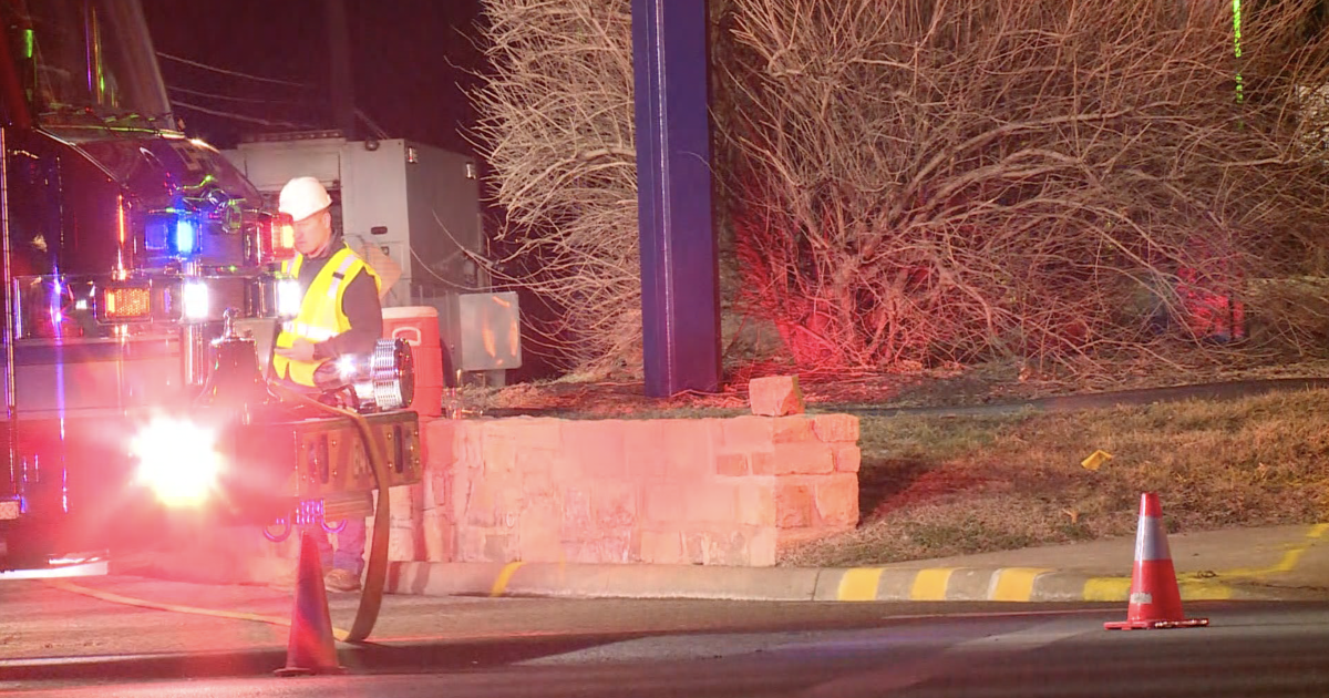 Gas leak stopped after line struck in Merriam; closes roads; homes ...
