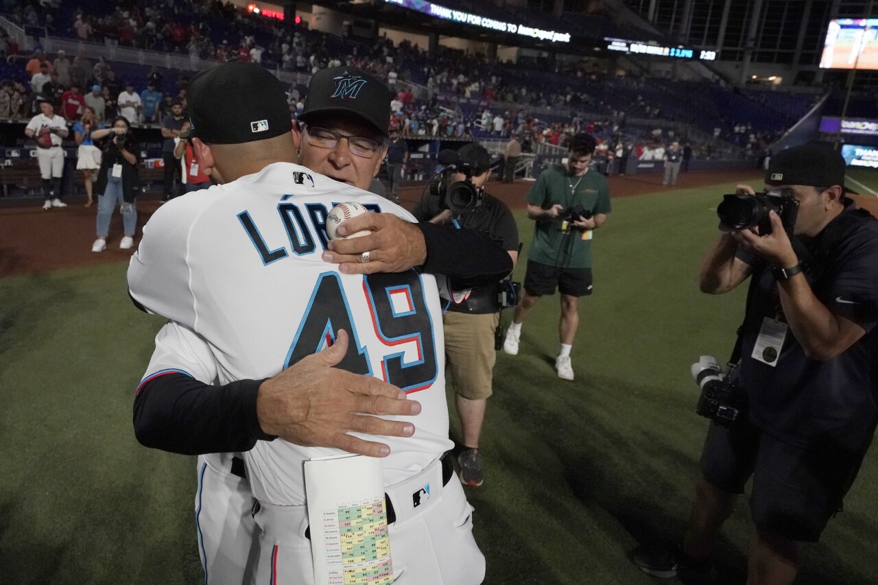 Miami Marlins manager Don Mattingly hugs pitcher Pablo Lopez in final game, Oct. 5, 2022