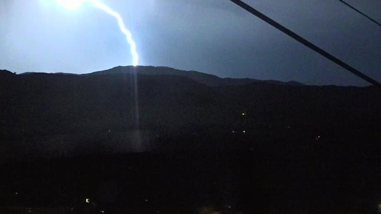 Watch Southern California sky lights up as lightning strikes 2,200