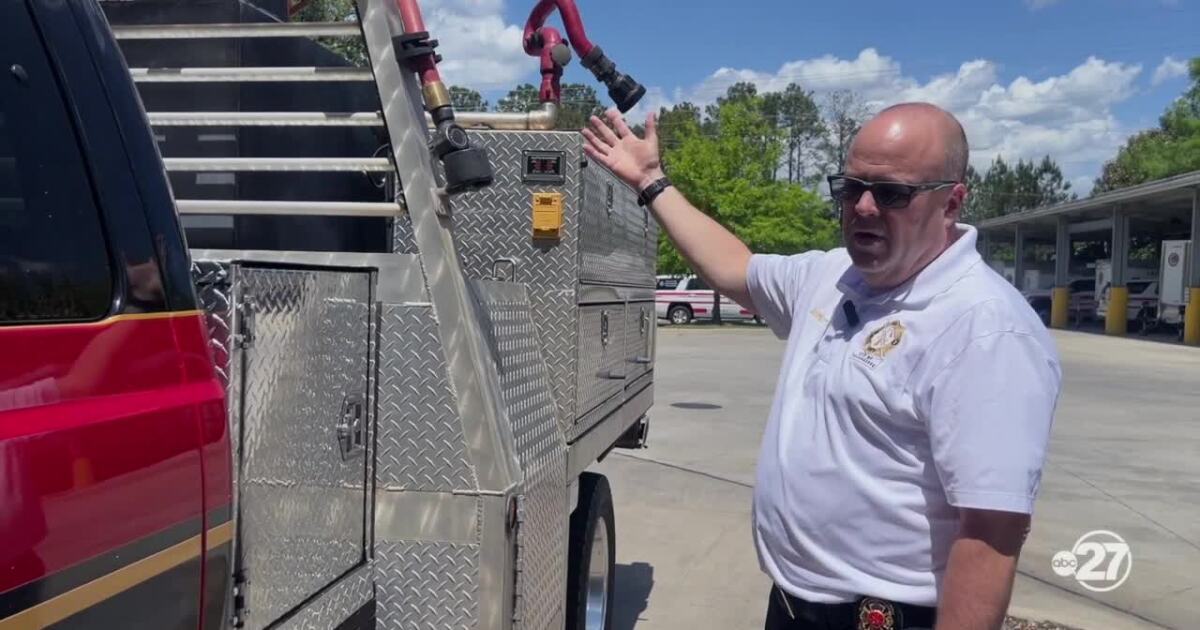Tallahassee firefighters deploy to Putnam County to battle the 4,000-acre Railroad Complex brush fire