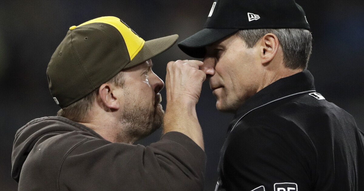 Scorned MLB umpire Ángel Hernández retires