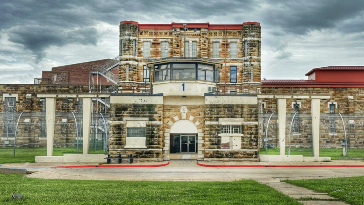 Kansas Prison Riot Infamous Kansas prison known for high-profile executions will now open ...