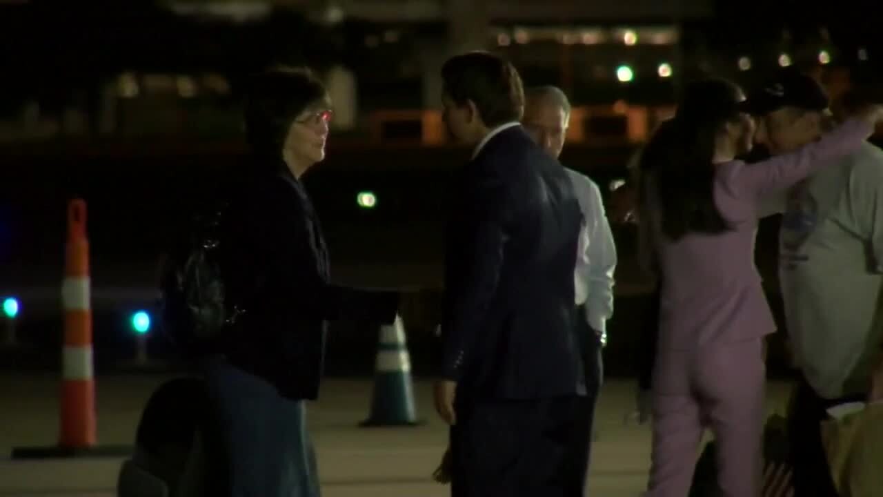 Gov. Ron DeSantis greets evacuees from Israel on tarmac in Tampa
