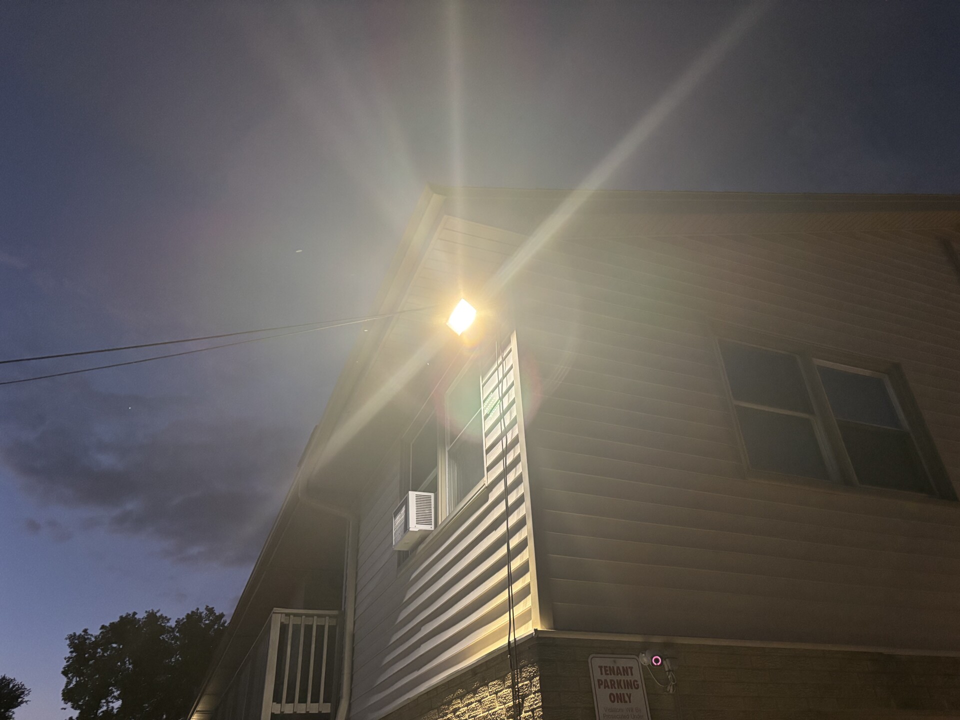 Hartford resident shares complaint about apartment complex light, saying it disrupts his daily life