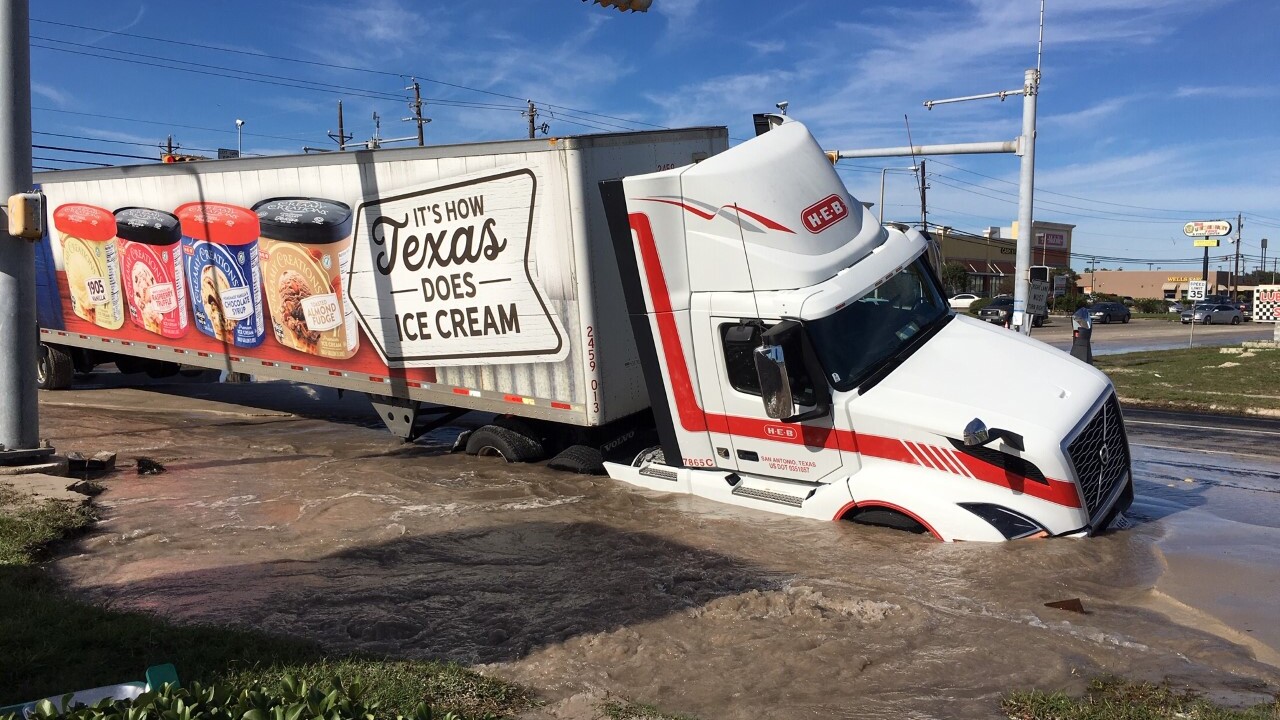 18wheeler crash shuts down portion of Waldron Road