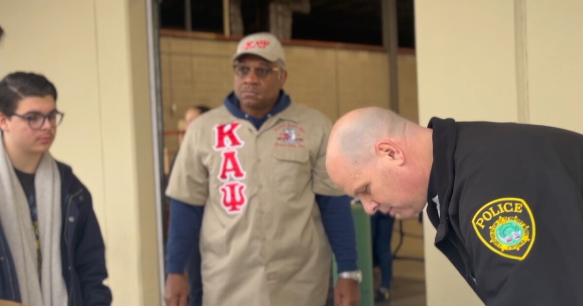 Newport News city leaders continue tradition of giving back to celebrate MLK Day - Vimarsana News