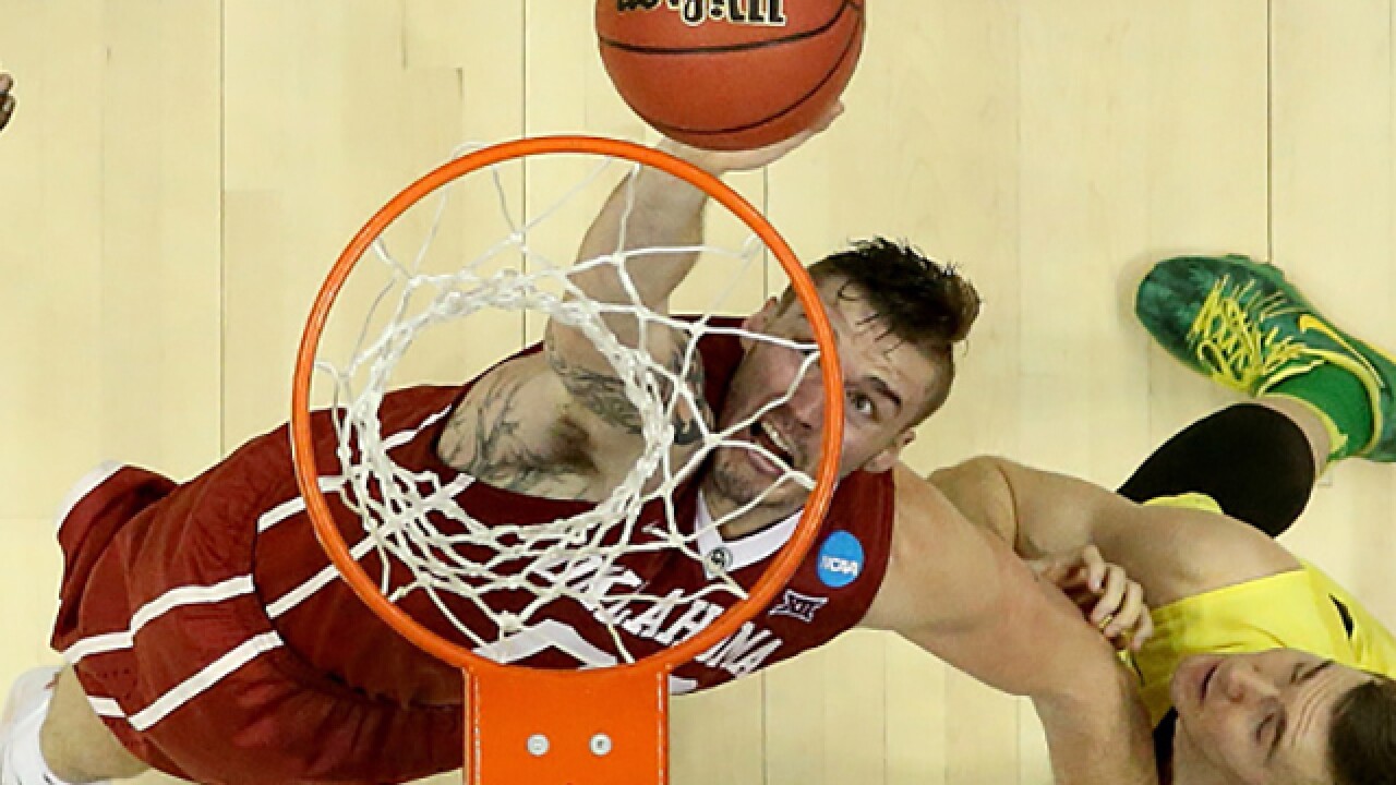OU Sooners take on the Oregon Ducks
