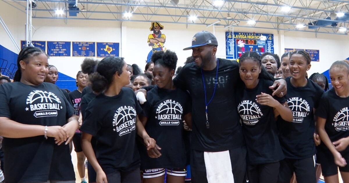 The Pirates of tomorrow: La Vega's Marcus Willis Sr hosts basketball camp