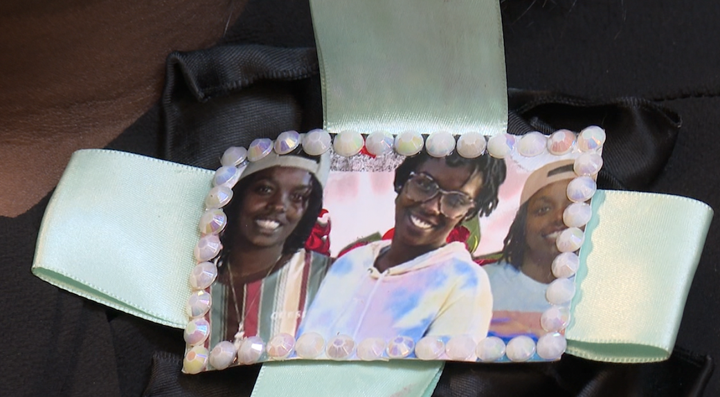 robinson wears ribbon.png