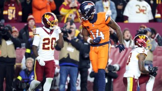 Broncos Commanders Football