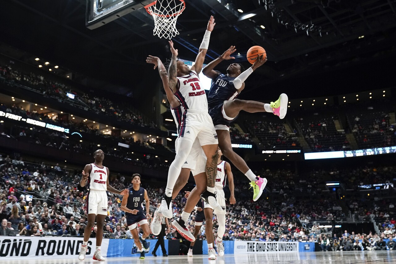 Fairleigh Dickinson Knights guard Joe Munden Jr. drives on Florida Atlantic Owls guard Alijah Martin in second half of NCAA tournament second-round game, March 19, 2023