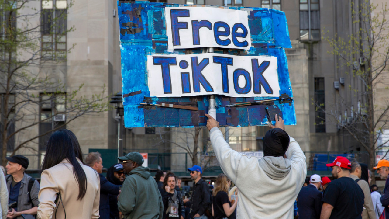 A man carries a Free TikTok sign in front of the courthouse