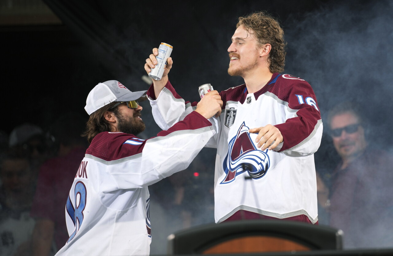 Avalanche Parade Hockey