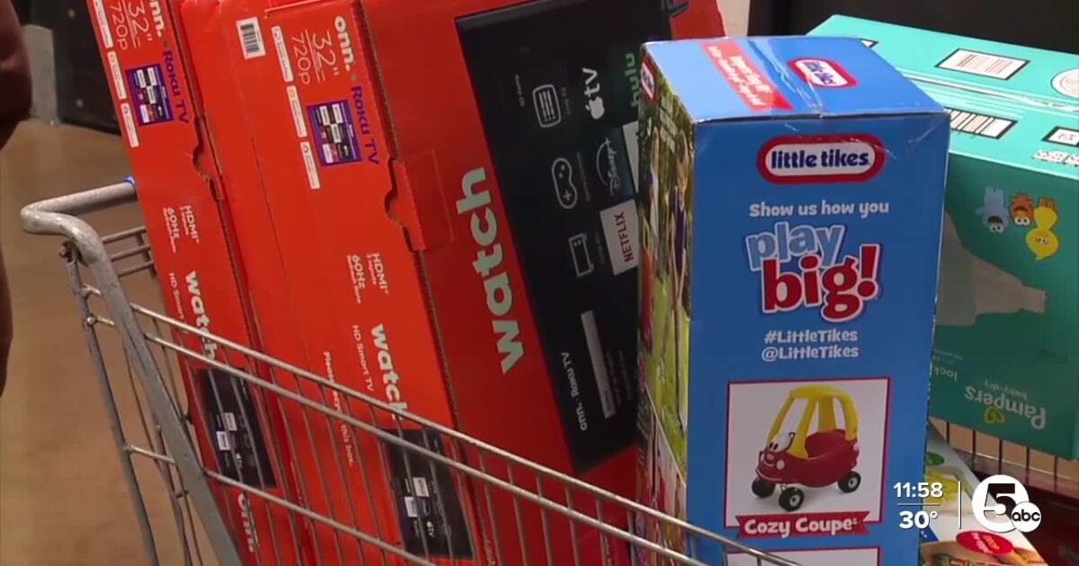 Browns GM and local organization team up to give Cleveland families shopping spree Browns GM and local organization team up to give Cleveland families shopping spree