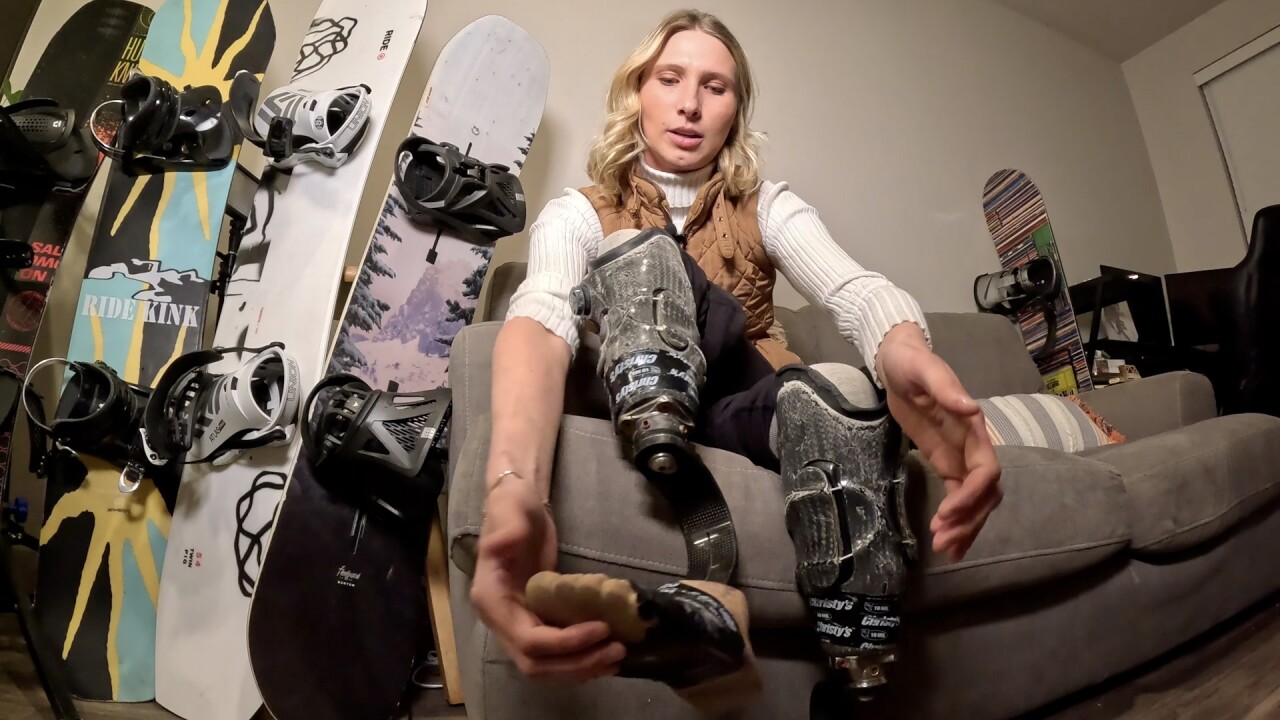 lexie talking about her legs.jpg