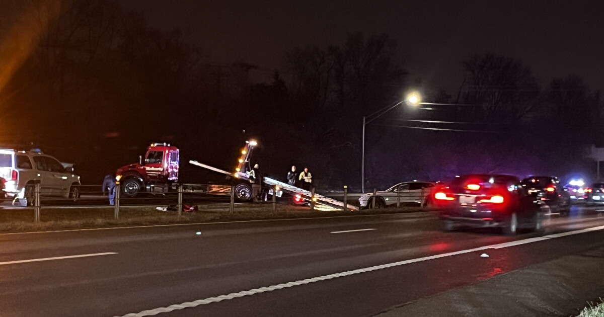 3 adults injured after crash on New Circle Road's outer loop