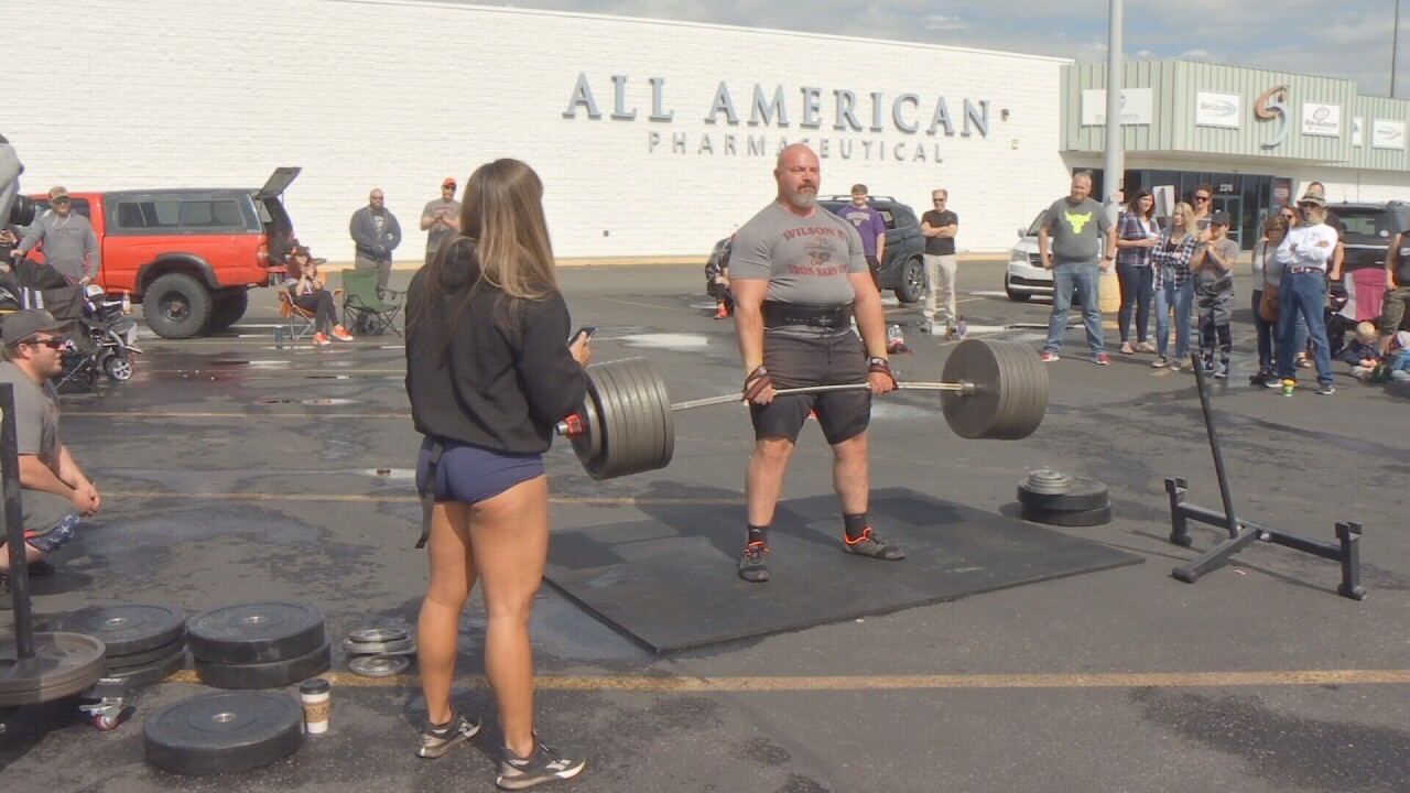 Chad Lowry dead lift.jpg