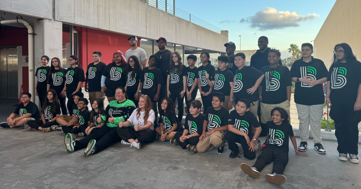 Tampa Bay Bucs players join in on holiday surprise, giving kids $200 Target shopping spree Tampa Bay Bucs players join in on holiday surprise, giving kids $200 Target shopping spree