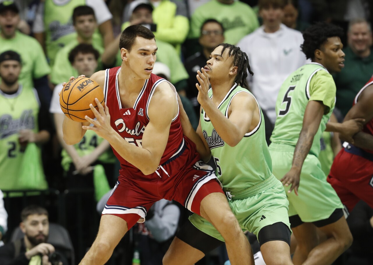 Florida Atlantic Owls center Vladislav Goldin drives to basket vs. South Florida Bulls forward Corey Walker Jr., Feb. 18, 2024