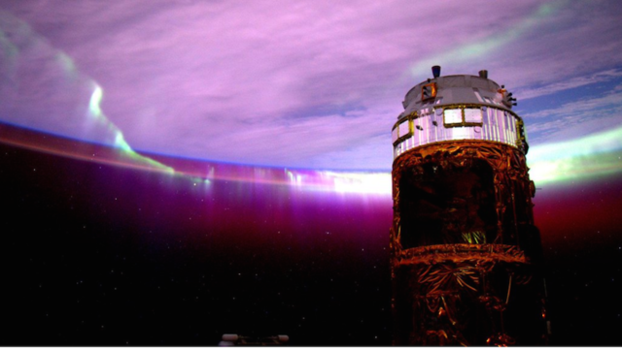 35 great photos from Scott Kelly's year in space