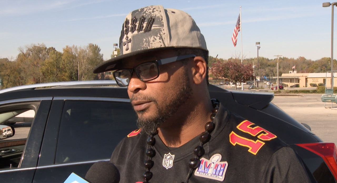 D’Angelo Hicks, shopper.png