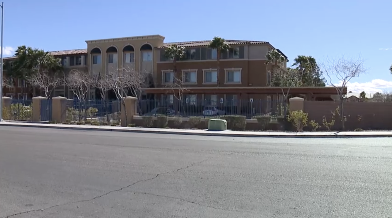 Las Vegas senior raises concerns over possible mold, roach issues inside 55+ apartment community
