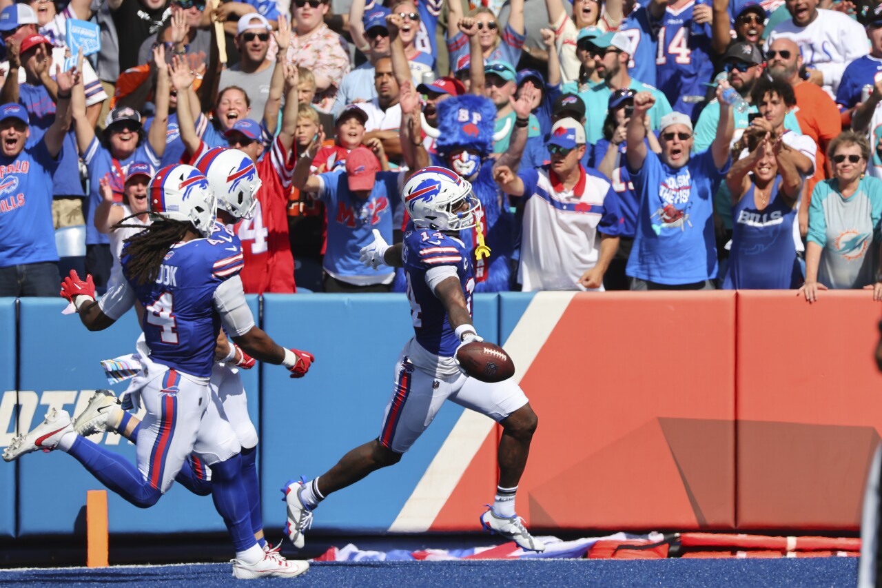 Buffalo Bills receiver Stefon Diggs scores TD in second quarter vs. Miami Dolphins, Oct. 1, 2023