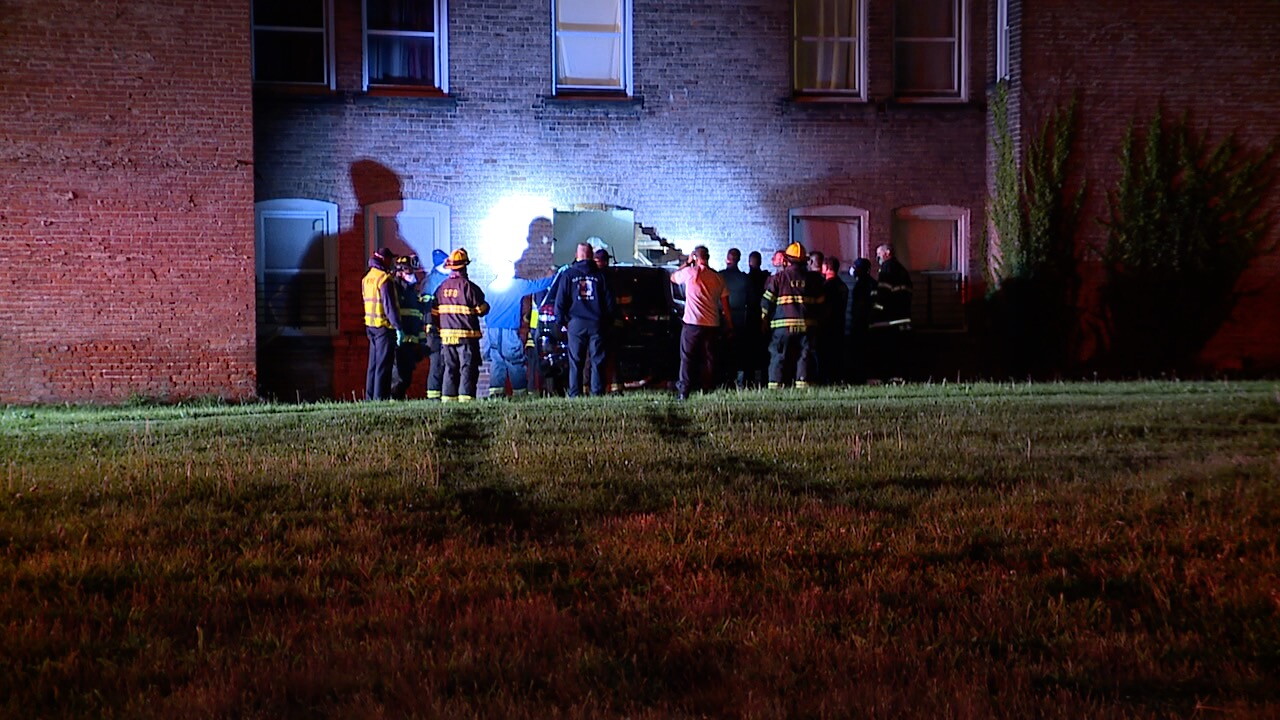 Car vs building 2.jpg