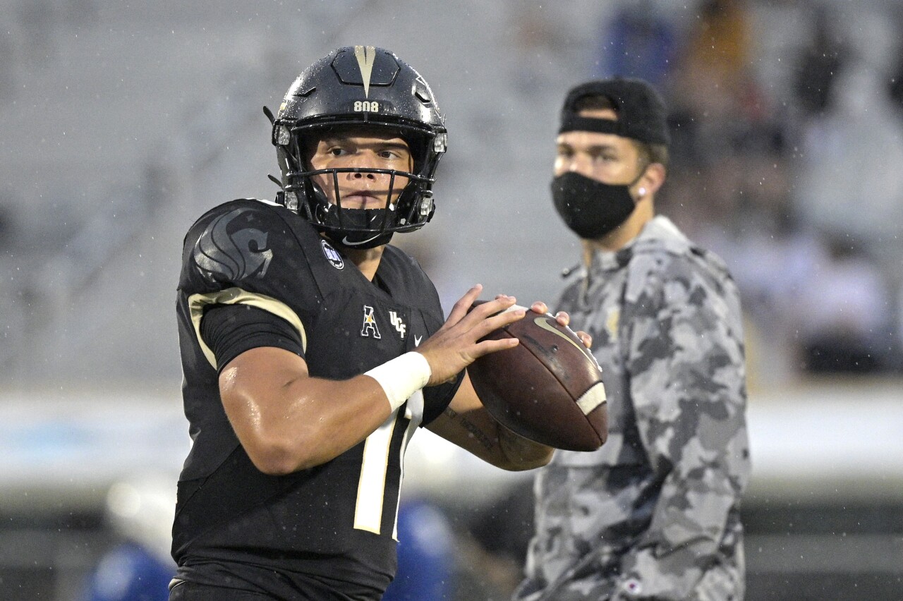 UCF QB Dillon Gabriel warms up as McKenzie Milton watches in 2020